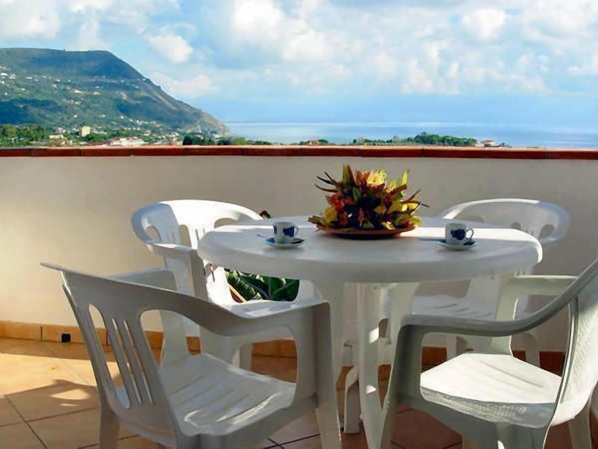 Residence Hotel La Taverna Capo Vaticano Exterior photo