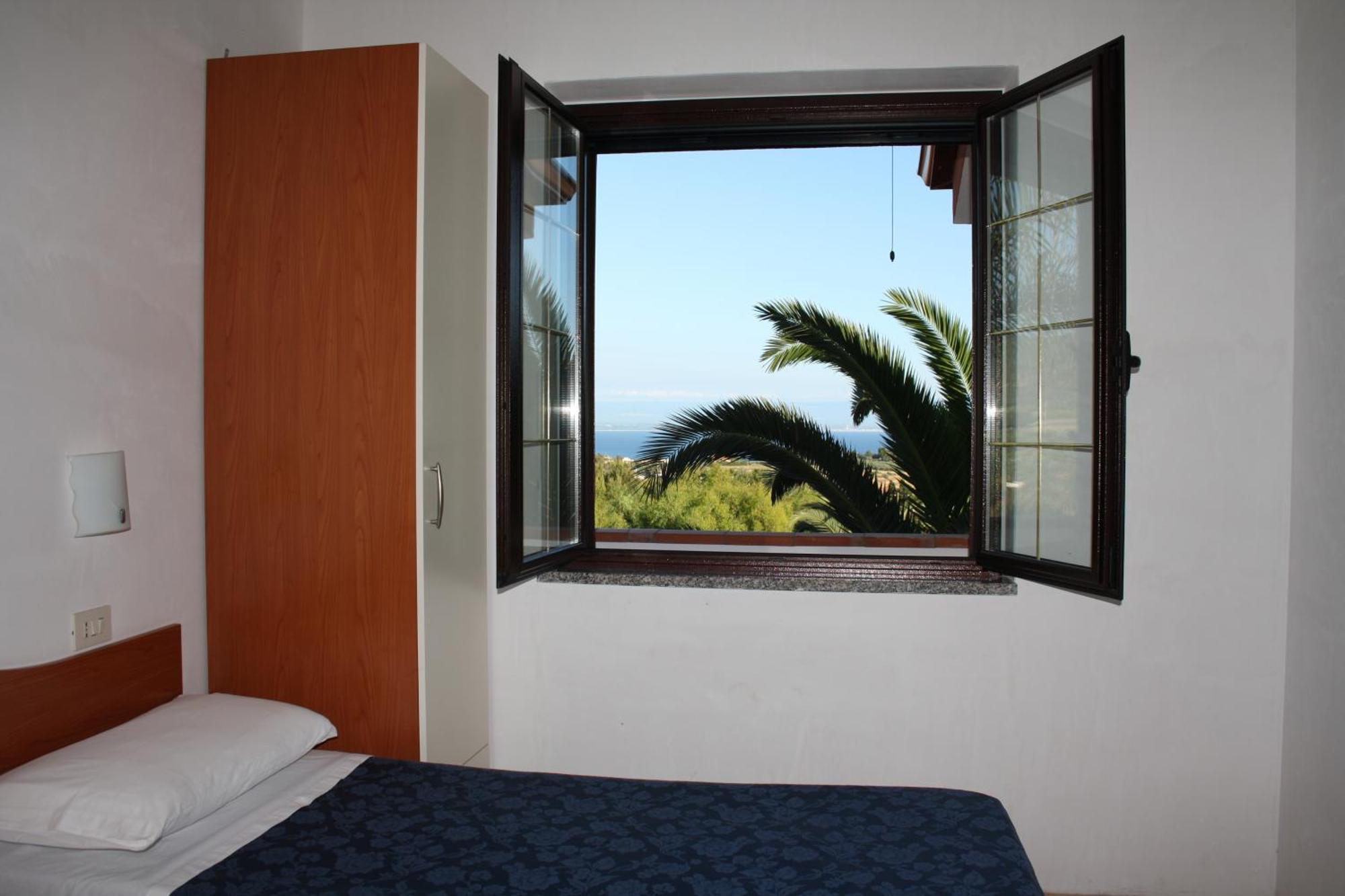 Residence Hotel La Taverna Capo Vaticano Room photo